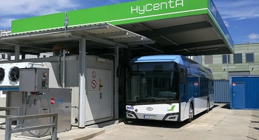 Brennstoffzellen-Busbetankung am HyCentA