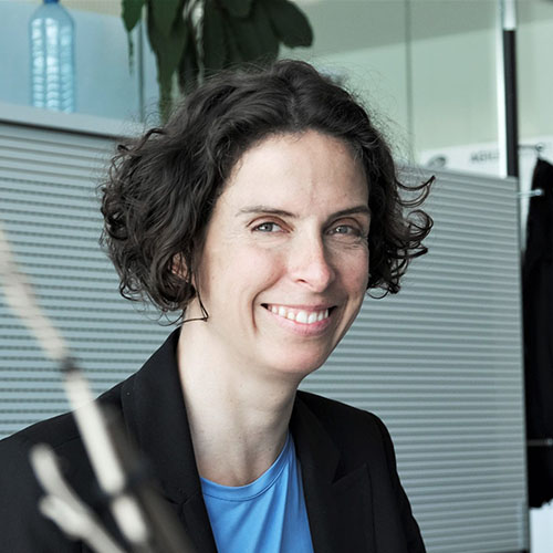 Brustbild von Ruth Markut-Kohl, FEMtech-Expertin des Monats September 2020, im Büro. Foto: BMK Infothek. 