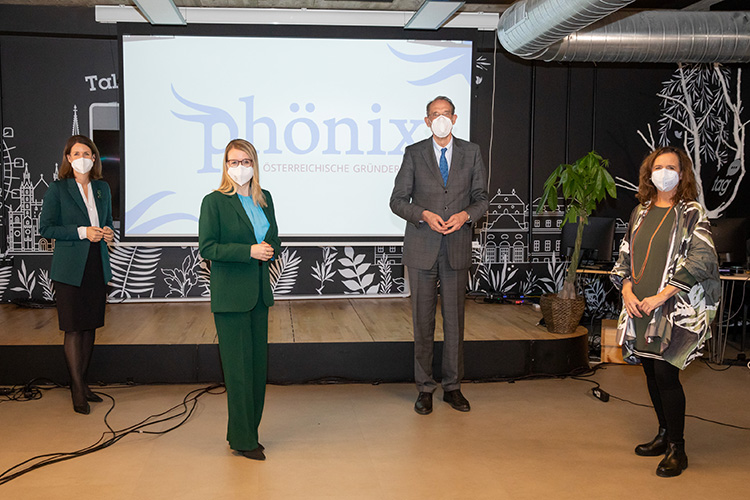Mag. Dr. Henrietta Egerth, Geschäftsführerin FFG, BM Dr. Margarete Schramböck, BMDW, BM Univ.-Prof. Dr. Heinz Faßmann, BMBWF, Mag. Edeltraud Stiftinger, Geschäftsführerin Austria Wirtschaftsservice Gesellschaft mbH (aws). Foto: Anna Rauchenberger