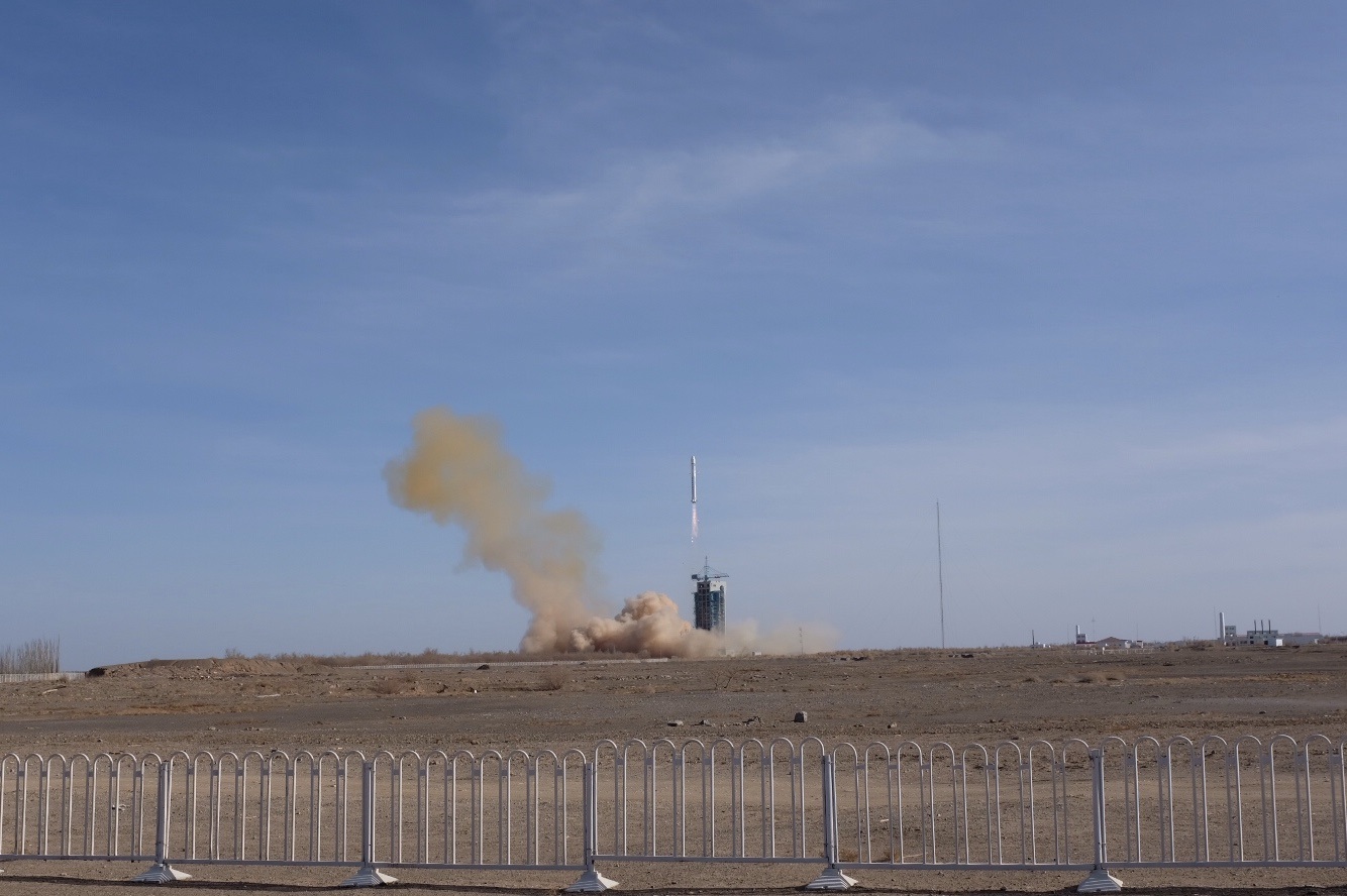 Raketenstart vom Jiuquan Satellite Launch Center in der Wüste Gobi