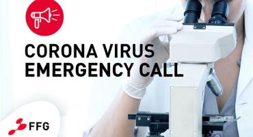 Forscherin vor einem Stereomikroskop. Text: Corona Virus Emergency Call