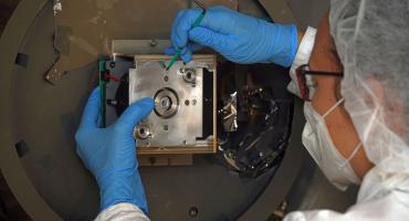 Testvorbereitung für einen IFM Nano Thruster, (c) FOTEC